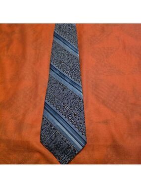 4/$25 Deal! Elegant Vintage Pegasus Patterned Men's Tie in Blue and Gray